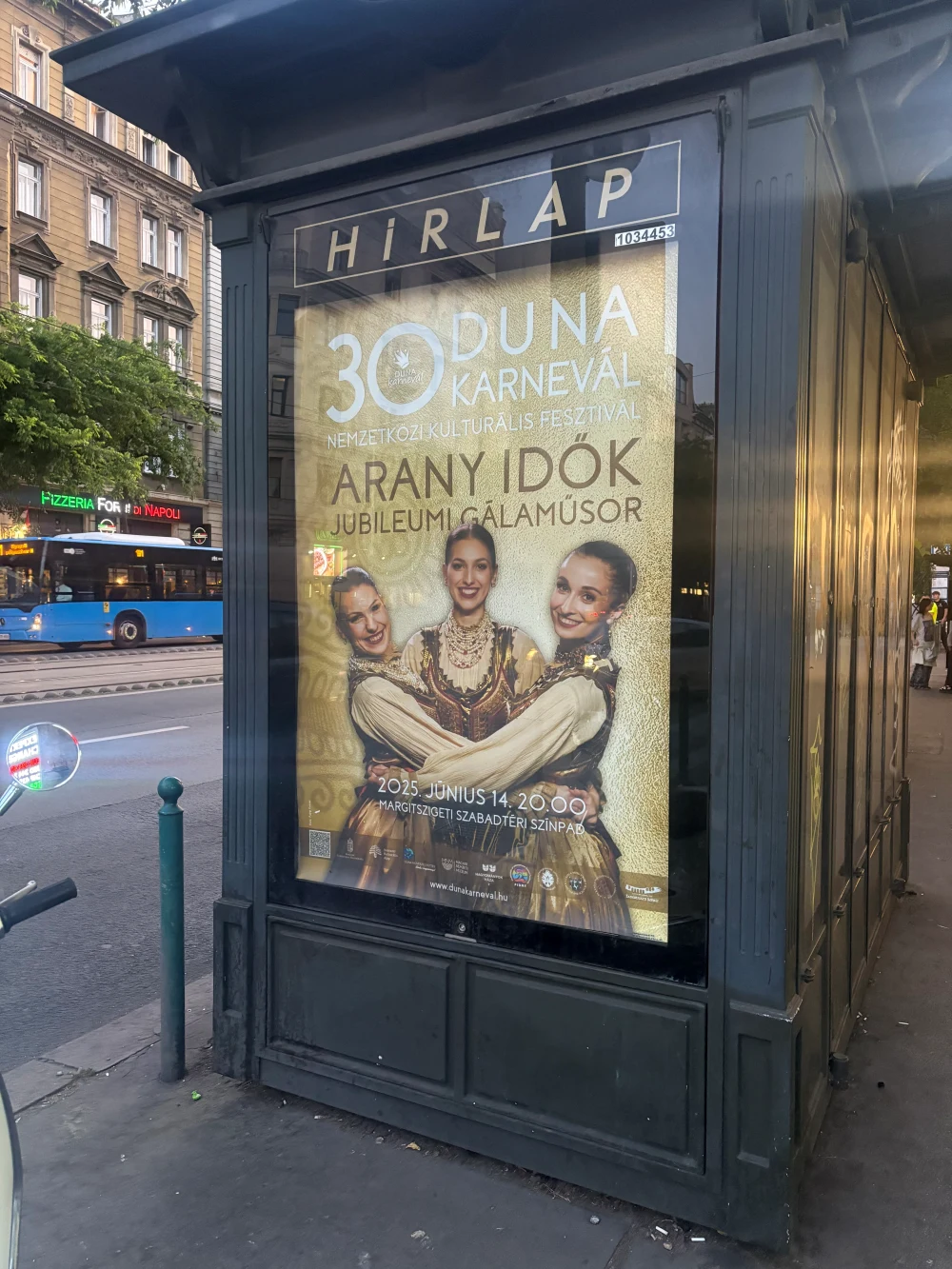 Citylight palkátnyomat standon háttérvilágítással